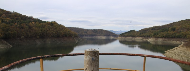 <p>Il lago visto dalla diga</p>